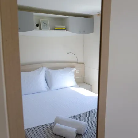 Sunset House 네아 포티데아