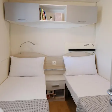 Sunset House 네아 포티데아